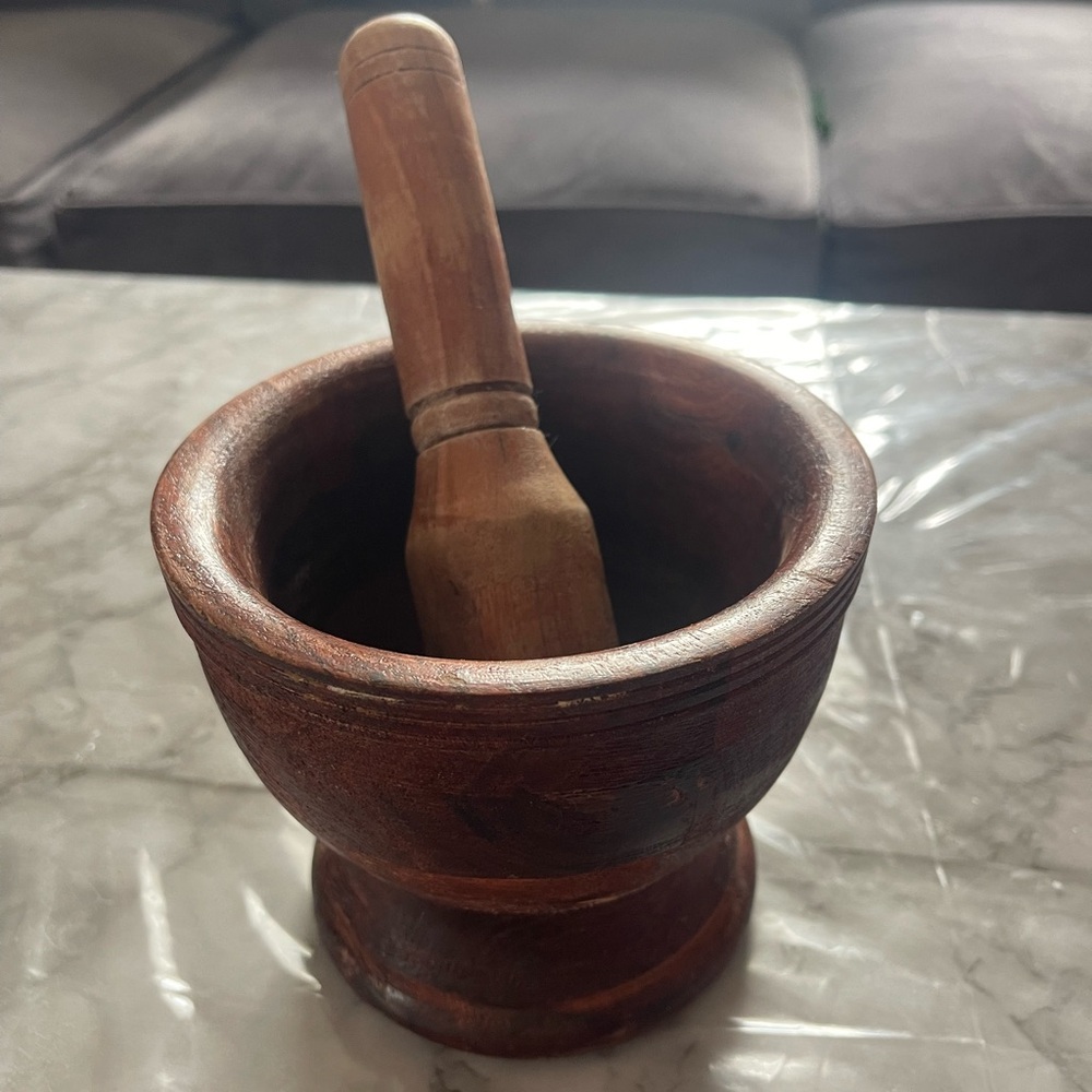 Wooden mortar and pestle kitchen grinding tool